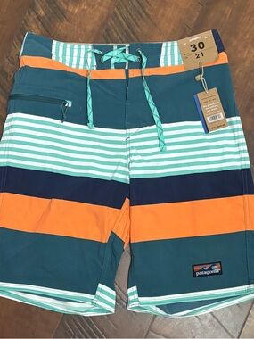 NEW WITH ALL TAGS Patagonia SIZE 30 Waist Boys/Men’s